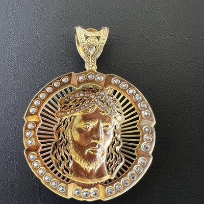 10 k Gold and dimonds chain and pendant 20 in