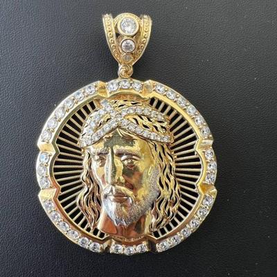 10 k Gold and dimonds chain and pendant 20 in