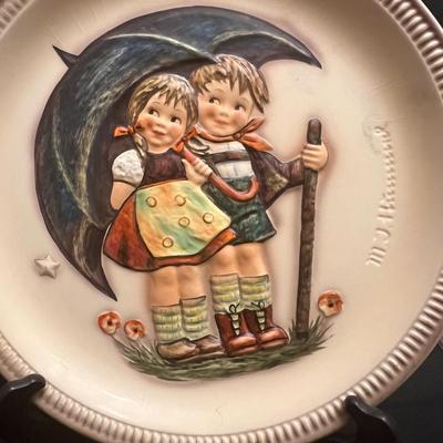 Collector’s Hummel Plates, Bells & Books (DR-RG)