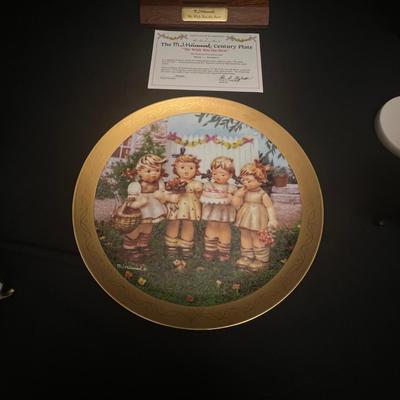 Collector’s Hummel Plates, Bells & Books (DR-RG)