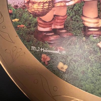 Collector’s Hummel Plates, Bells & Books (DR-RG)