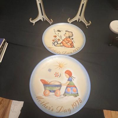 Collector’s Hummel Plates, Bells & Books (DR-RG)