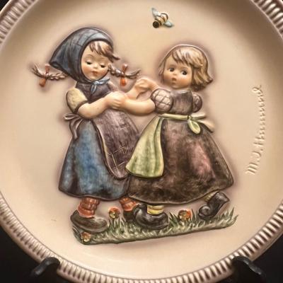 Collector’s Hummel Plates, Bells & Books (DR-RG)