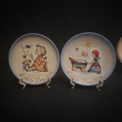 Collector’s Hummel Plates, Bells & Books (DR-RG)