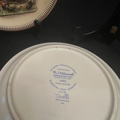 Collector’s Hummel Plates, Bells & Books (DR-RG)