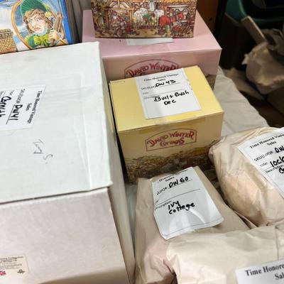 23 boxed and wrapped David Winter cottage group #1