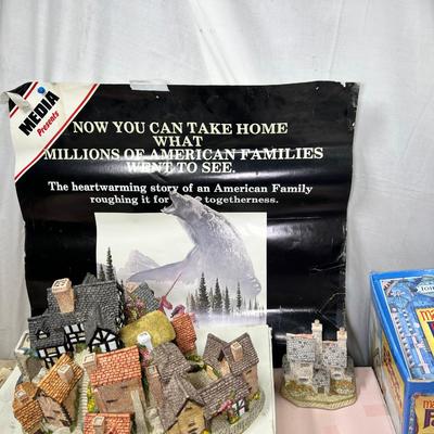 23 boxed and wrapped David Winter cottage group #1