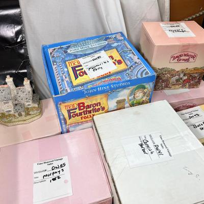 23 boxed and wrapped David Winter cottage group #1