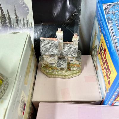 23 boxed and wrapped David Winter cottage group #1