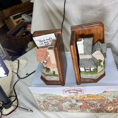 David Winters 8 cottages 2 Dimensional plates, book ends