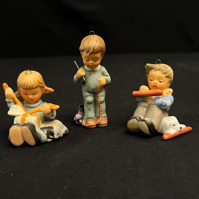 Holiday Hummel Figurines, Plates & Bells (DR-RG)