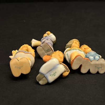 Holiday Hummel Figurines, Plates & Bells (DR-RG)