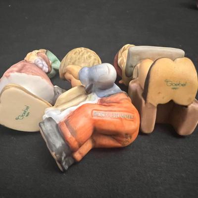 Holiday Hummel Figurines, Plates & Bells (DR-RG)