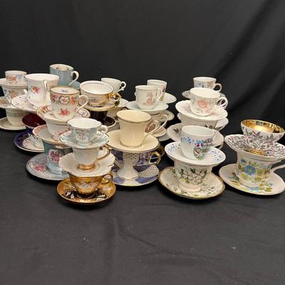 Wedgwood, Lenox, Royal Albert & Many More - Teacups DR-RG)