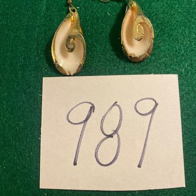Shell Pierced Earrings