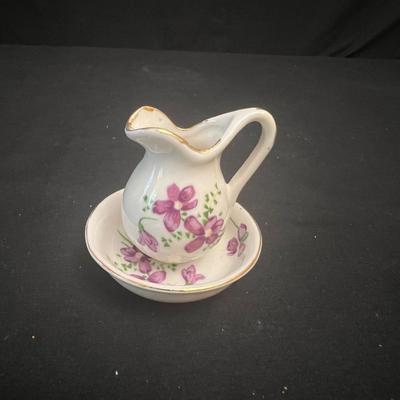 Large Thimble Collection Inc. Wedgwood & More (DR-RG)