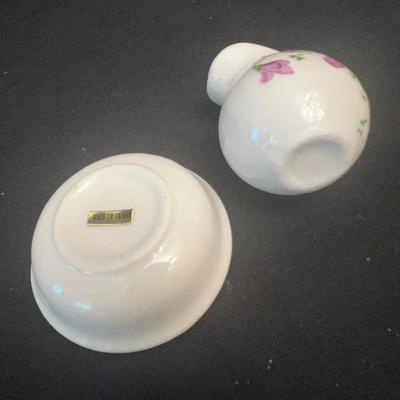 Large Thimble Collection Inc. Wedgwood & More (DR-RG)