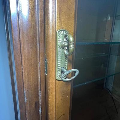 Curio Cabinet W/Key (DR-RG)