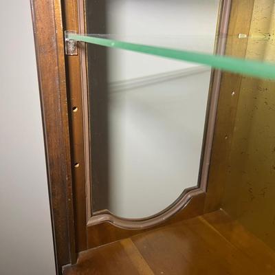 Curio Cabinet W/Key (DR-RG)