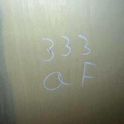 Curio Cabinet W/Key (DR-RG)