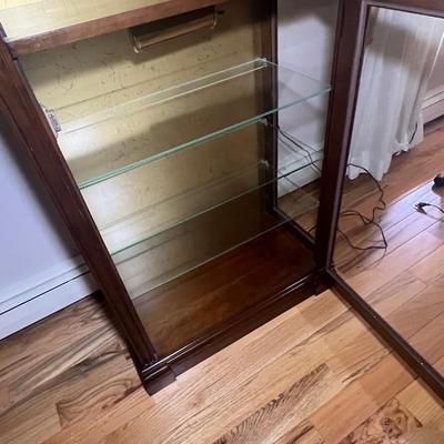 Curio Cabinet W/Key (DR-RG)