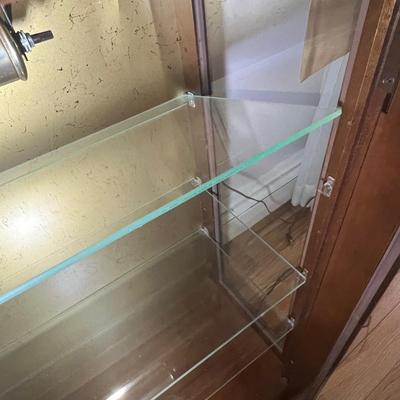 Curio Cabinet W/Key (DR-RG)