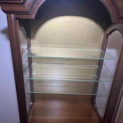 Curio Cabinet W/Key (DR-RG)