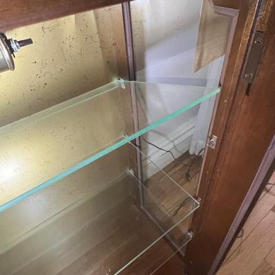 Curio Cabinet W/Key (DR-RG)