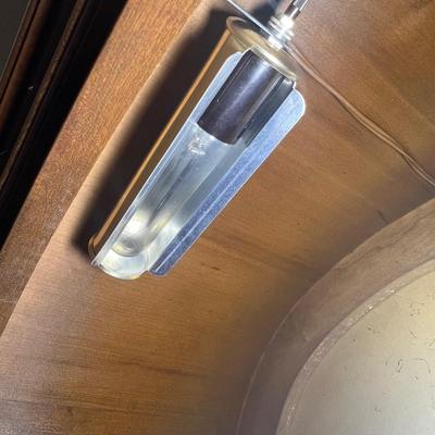 Curio Cabinet W/Key (DR-RG)