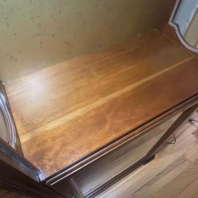 Curio Cabinet W/Key (DR-RG)