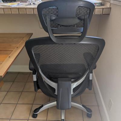 Ergonomic Office chair Hyken available at Staples. LIKE NEW