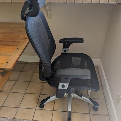 Ergonomic Office chair Hyken available at Staples. LIKE NEW