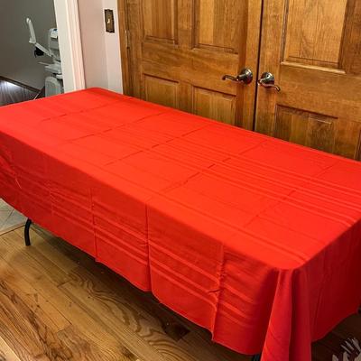 Tablecloths, Napkins & More - Includes New in Packaging (DR-RG)