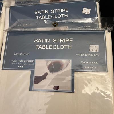 Tablecloths, Napkins & More - Includes New in Packaging (DR-RG)