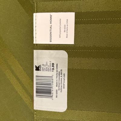 Tablecloths, Napkins & More - Includes New in Packaging (DR-RG)