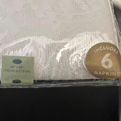Tablecloths, Napkins & More - Includes New in Packaging (DR-RG)