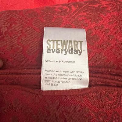 Tablecloths, Napkins & More - Includes New in Packaging (DR-RG)