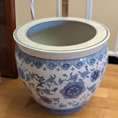 Beautiful Vintage Asian Pot