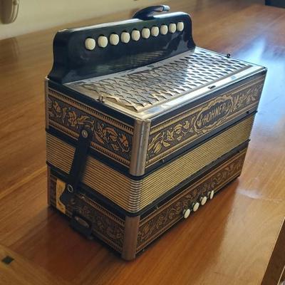 Hohner Vienna 1-Row 4-Bass 10-Treble Button "C" Diatonic Accordion - Germany