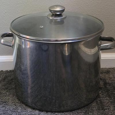 (2) Pots & 1 Skillet all with Lids