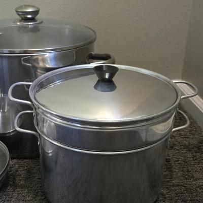 (2) Pots & 1 Skillet all with Lids