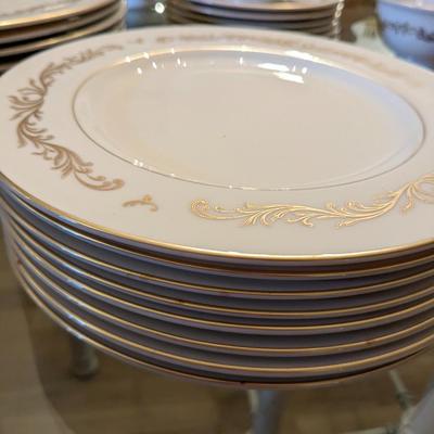 Pickard China 'Victoria' Gold Scroll Pattern #1090