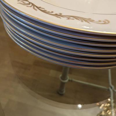 Pickard China 'Victoria' Gold Scroll Pattern #1090