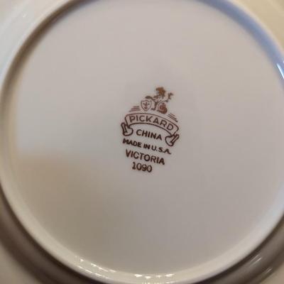 Pickard China 'Victoria' Gold Scroll Pattern #1090