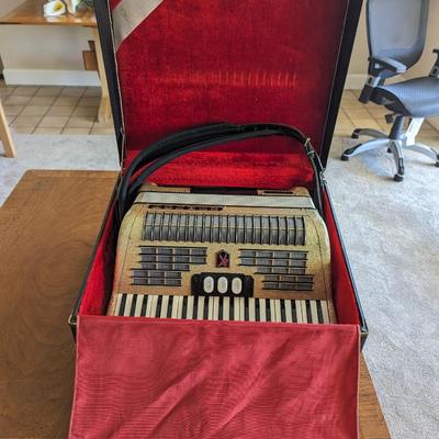Hohner Twenty-L Accordion