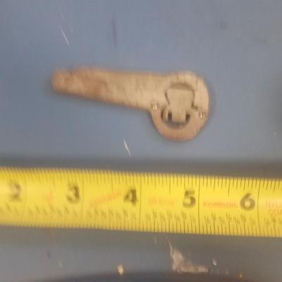 LOT 101 OLD FOLDING KEY
