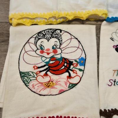 Vintage Bee Kitchen Linens