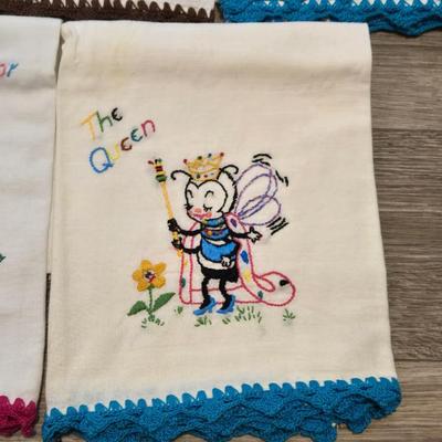 Vintage Bee Kitchen Linens