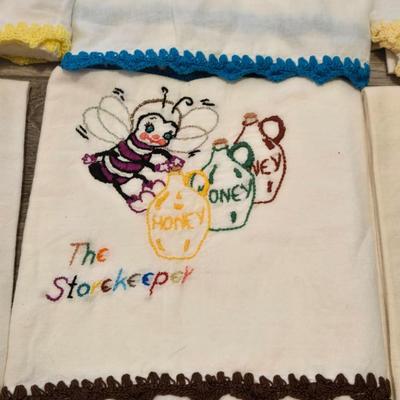 Vintage Bee Kitchen Linens