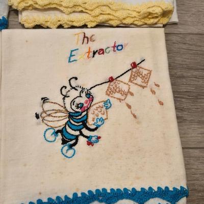 Vintage Bee Kitchen Linens